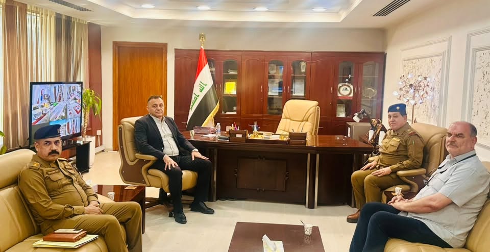 استقبل المهندس المعماري مازن عبد الفتاح نعمة في مقر عمله الجديد بدائرة الإسكان السيد اللواء الركن عبد الأمير سلمان، مدير مديرية الإسكان العسكري