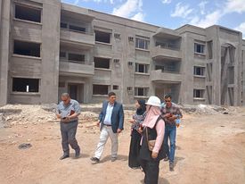 (Assistant Director General of the Directorate of Housing conducts a field visit to a number of residential complexes that are supervised by the Directorate)